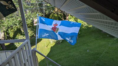 Carillon Sacré Coeur Flag